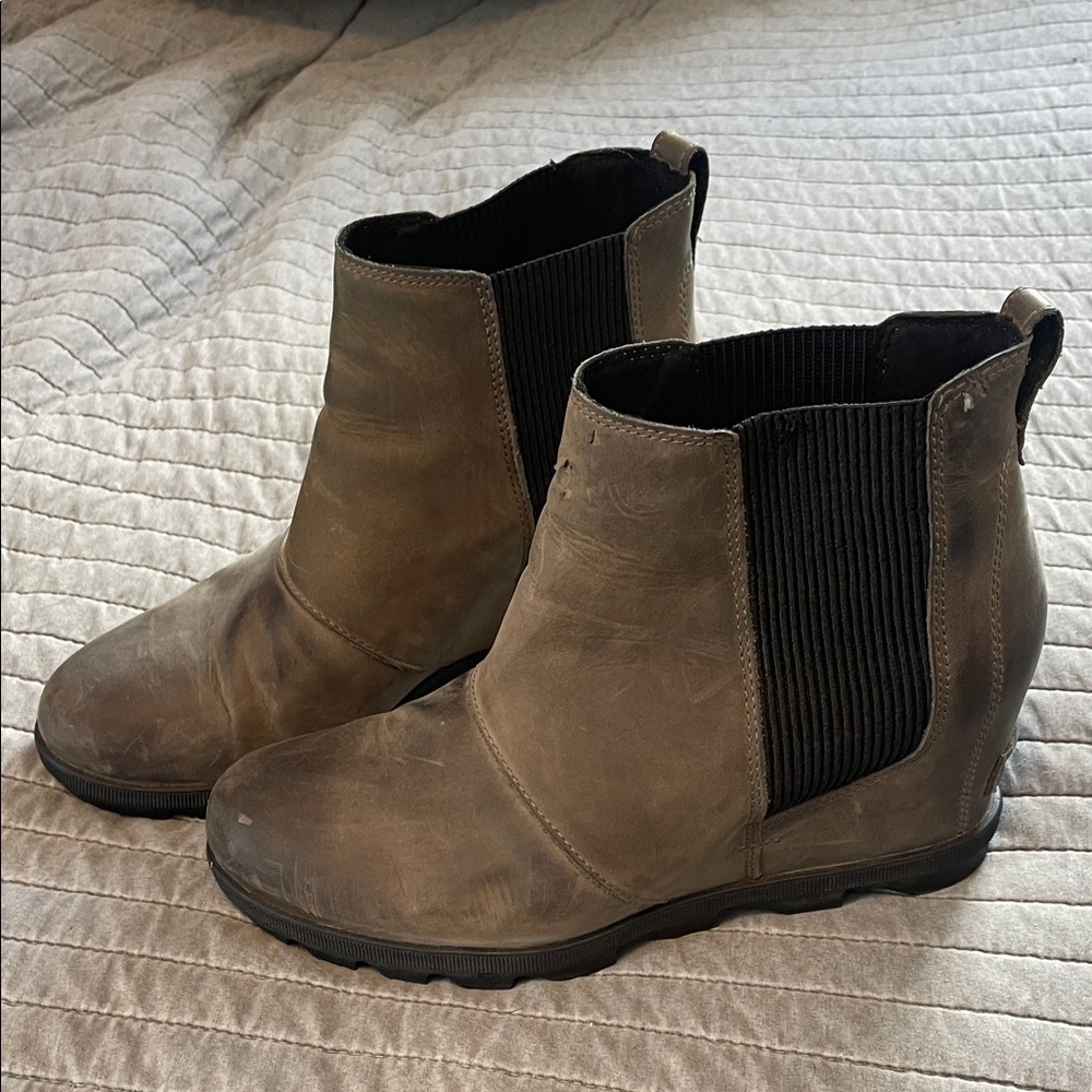 Sorel Grayish Brown Ankle Boots